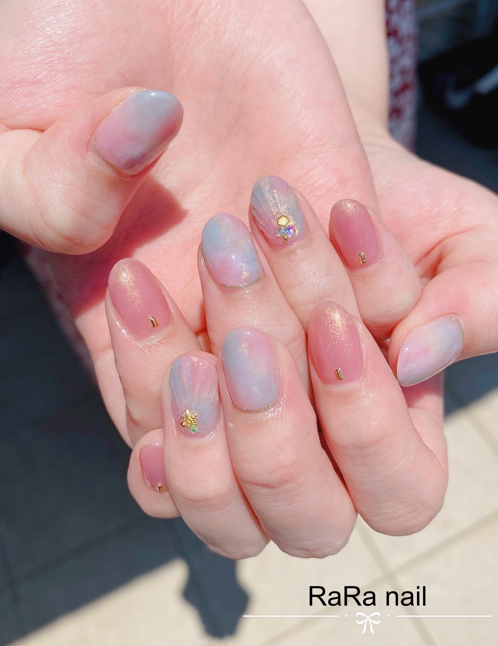 夏 ハンド ニュアンス 人魚の鱗 ピンク Rara Nailのネイルデザイン No 734 ネイルブック