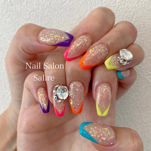 派手すぎない洒落感カラフルネイルでPOPに可愛く夏を彩る♡｜2022