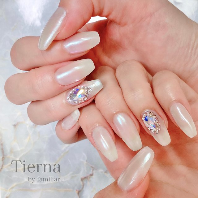 抜け感ホワイトネイルでトレンド夏コーデにアクセントを♡｜2022