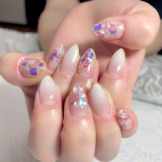 夏 シェル 白グラデーションのネイルデザイン ネイルブック