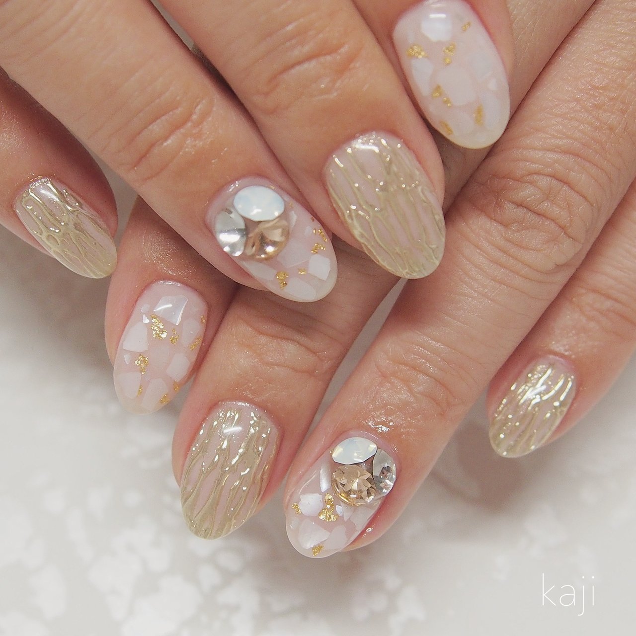 KOIZUMI ネイルアート用品 ホワイト/ローズゴールド 撮影用白&ゴールドネイル #853 | AI夢ネイル図鑑