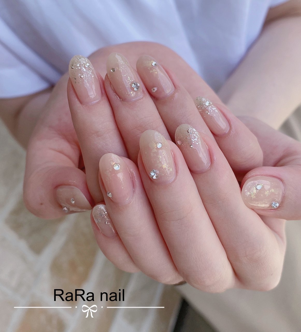 夏 ハンド ワンホン キラキラ ベージュ Rara Nailのネイルデザイン No ネイルブック
