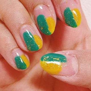 #みどりネイル #ぬりかけネイル 
#ショートネイル 
#ジェルネイル 
#夏ネイルデザイン 
#簡単 #夏 #オールシーズン #海 #リゾート #ハンド #ショート #オーバル #イエロー #グリーン #ゴールド #ジェルネイル #セルフネイル #𝚈𝚘𝚗𝚊☽𝚗𝚎𝚒𝚕 #ネイルブック