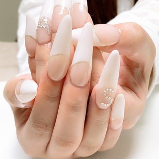 フレンチイニシャルロングバレリーナベージュネイルチップ