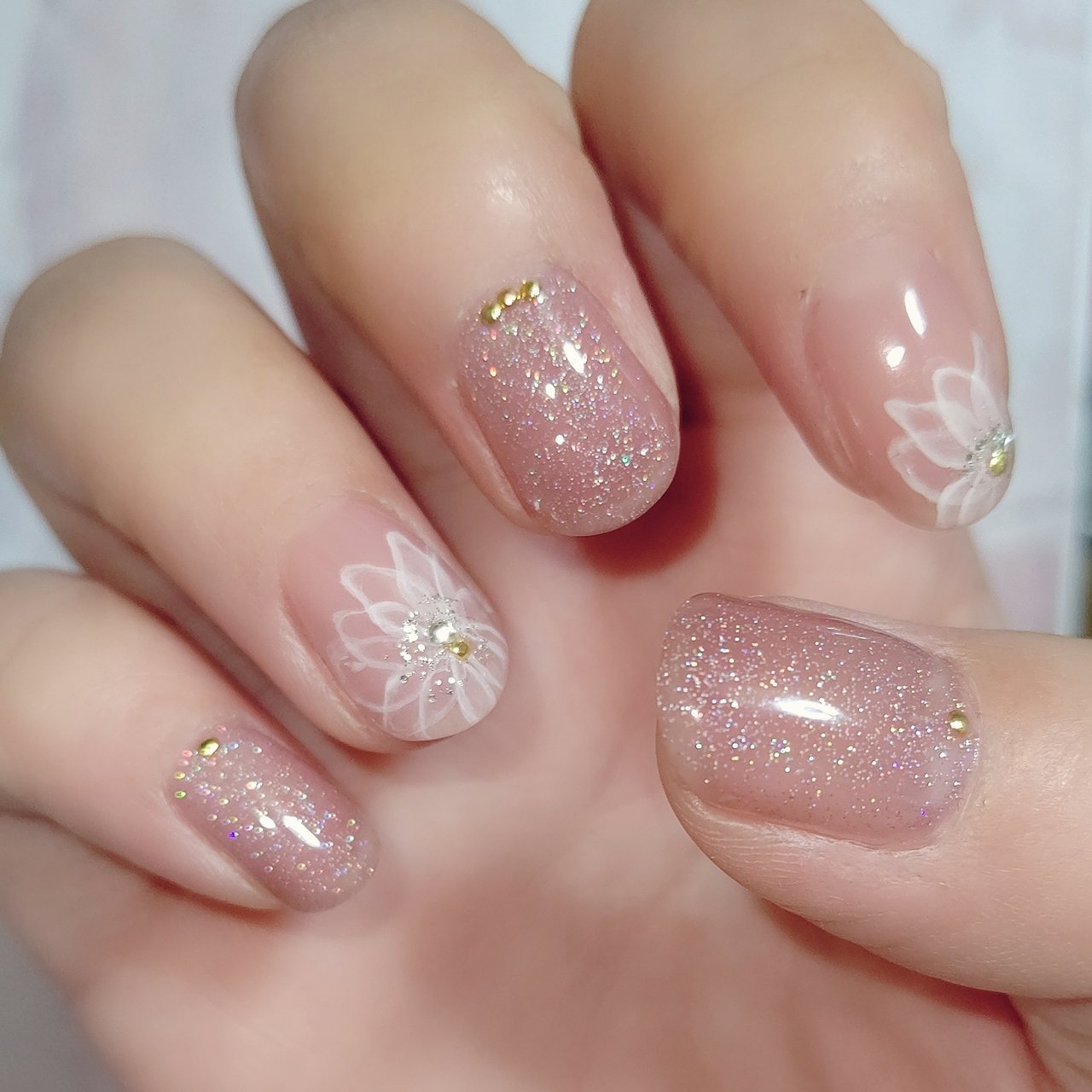 ハンド シンプル フラワー ショート ホワイト ちゃんみなのネイルデザイン No ネイルブック