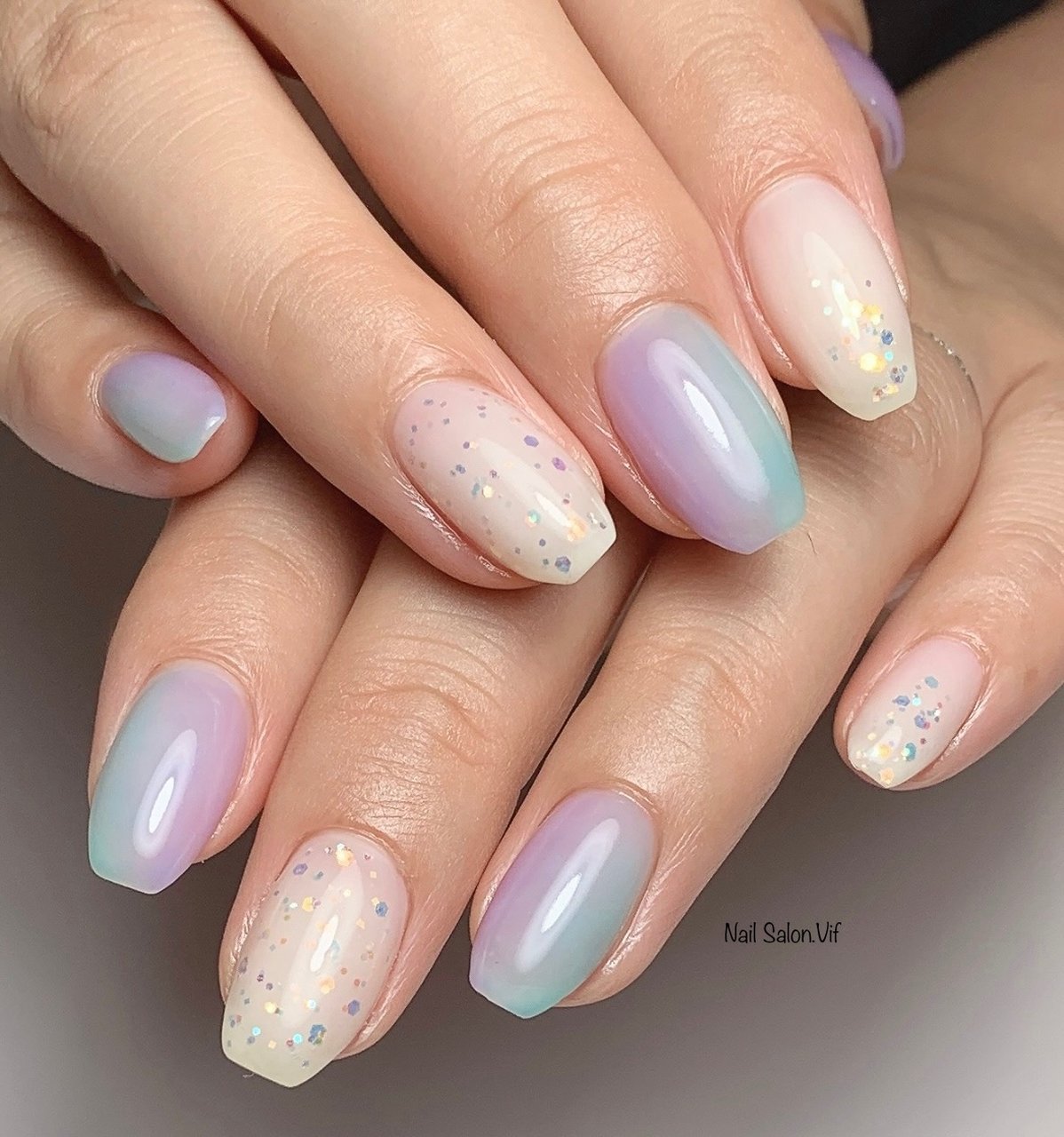 夏 ハンド シンプル グラデーション ホログラム Nailsalon Vifのネイルデザイン No ネイルブック