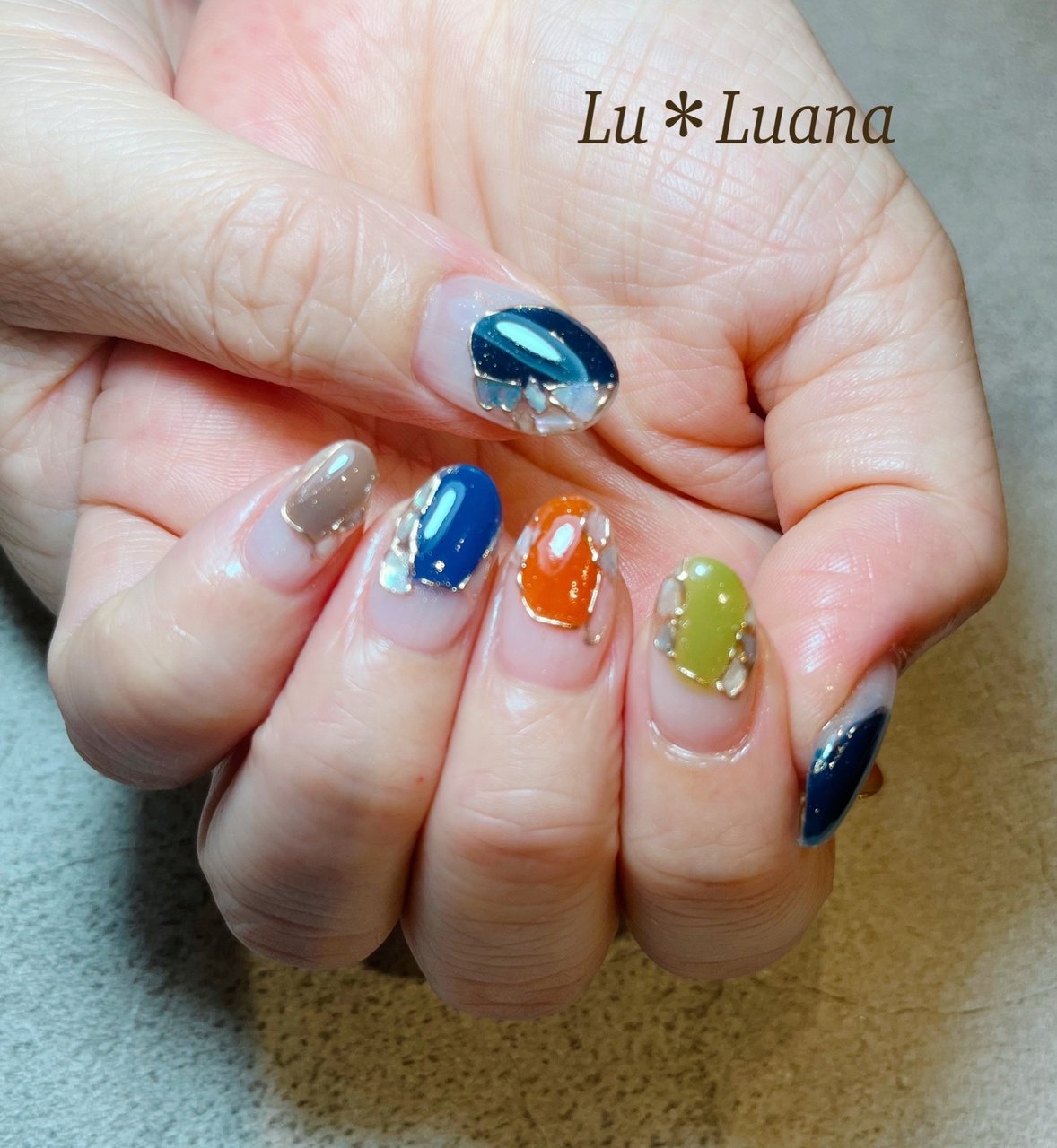 夏 ハンド 変形フレンチ シェル ニュアンス ネイルサロンルアナのネイルデザイン No ネイルブック