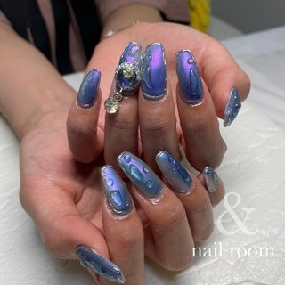 水滴ネイル💧✨ 
この色味を出すのに
なんっっかいも重ねて
やっと満足のいく色に😮‍💨💭✨
御付き合い頂きありがとう
ございました💪🏻 ̖́-

気に入っていただけると
わたしもとても嬉しくなります💗

参考画像より…📸
✁┈┈┈┈┈┈┈┈┈┈┈┈．
今まで通り衛生管理を徹底して
営業させて頂いております😊
御来店の際にはお客様にも
手洗い･マスク着用をお願いしております。

また、アートネイルをするお客様には
オフセットの購入をおすすめしております。
まずは移らない･移さない努力を
続ける事は大切ですが
少しでもアートを楽しみ
自分の身も守る為に体調を崩された場合
ご自身でネイルオフをして
病院に向かって頂きたいと思ってます。
詳しい事はまた施術の際に
お伝えさせて頂いております😊

#福井ネイル#ネイルサロン福井#アートし放題#ジェルネイル#ジェリップ取り扱い店#美爪#艶々ワンカラー#綺麗のお手伝いさせてください#nailroomand#お爪のお悩み解決します#kokoist#フットネイル#デコラティブネイル#アイスネイル#ニュアンス#クリアフレンチ#マグネットジェル#マグネットネイル#韓流ネイル#蝶々ネイル.＃氷ネイル#クリアフレンチ #シェルネイル #ニュアンスネイル#ファイヤーネイル#ぶどうネイル#ウェディングネイルアート#ワンホンネイル＃中国ネイル#夏ネイル#水滴ネイル #夏 #冬 #旅行 #海 #ハンド #グラデーション #水滴 #ミラー #ロング #コフィン #ターコイズ #水色 #ブルー #ジェルネイル #お客様 #nailroom ＆ #ネイルブック