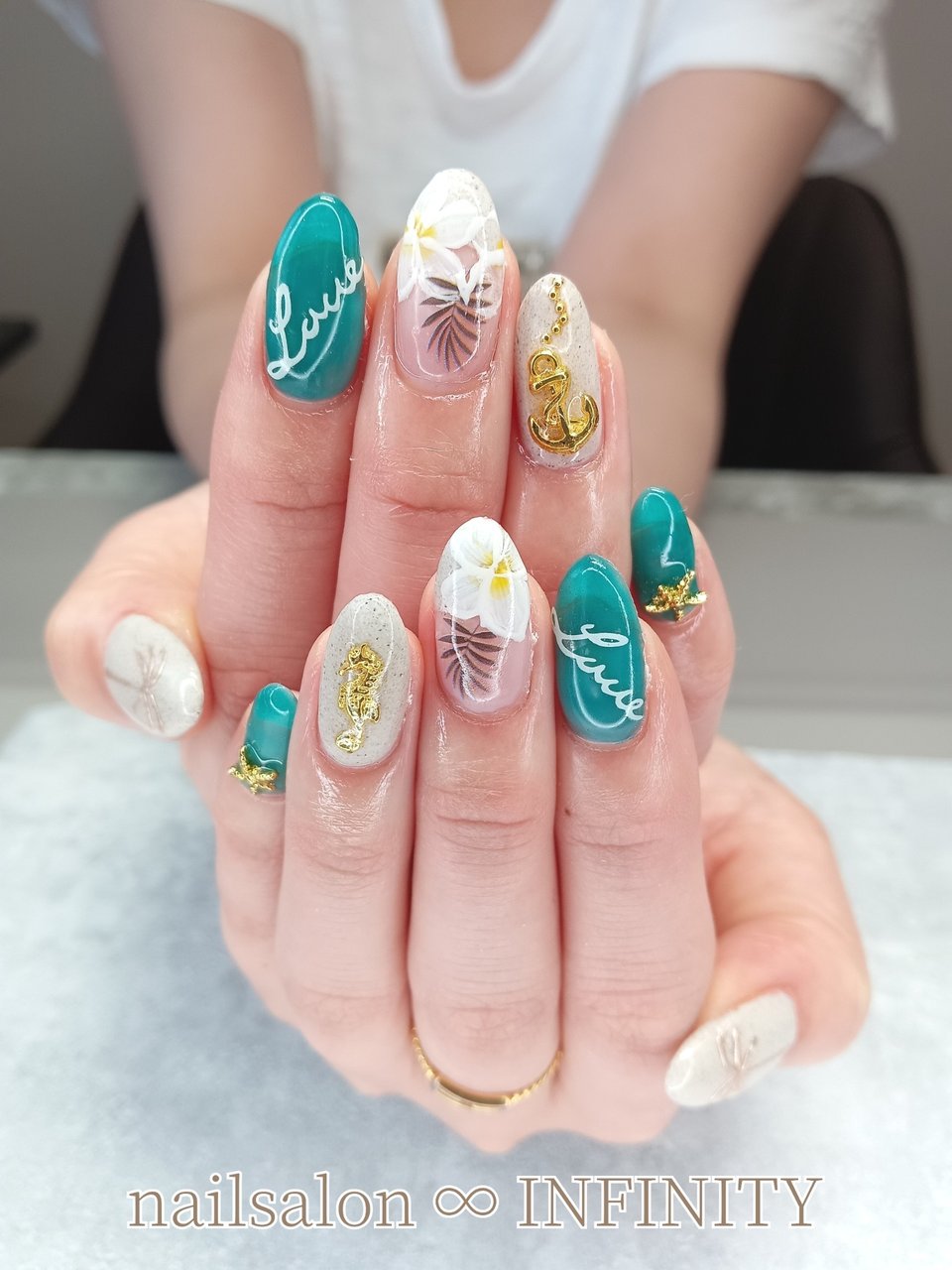 フラワー ミディアム ラウンド ホワイト ベージュ ℳ のネイルデザイン No ネイルブック