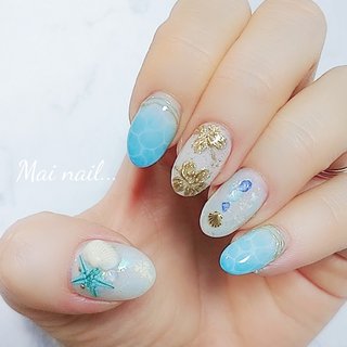 ハイビスカス 水色 ゴールドのネイルデザイン ネイルブック