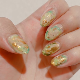 #セルフネイル #ミラー 
#もやもやネイル 
#グリーンネイル 
#オトナネイル 
#簡単 #夏 #オールシーズン #女子会 #ハンド #マーブル #ミラー #ミディアム #オーバル #ホワイト #グリーン #ゴールド #ジェルネイル #セルフネイル #𝚈𝚘𝚗𝚊☽𝚗𝚎𝚒𝚕 #ネイルブック