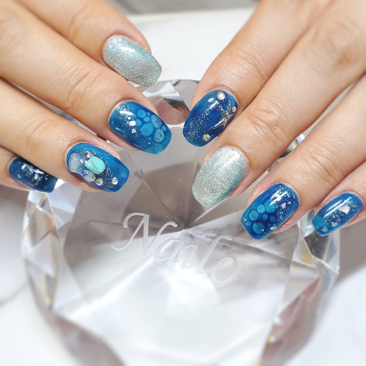 オーダーネイルチップNo.64 夏 海 浜辺ラグーン マグネット 夏/海/リゾート/水滴/ニュアンス - nailsalon_nailoのネイルデザイン