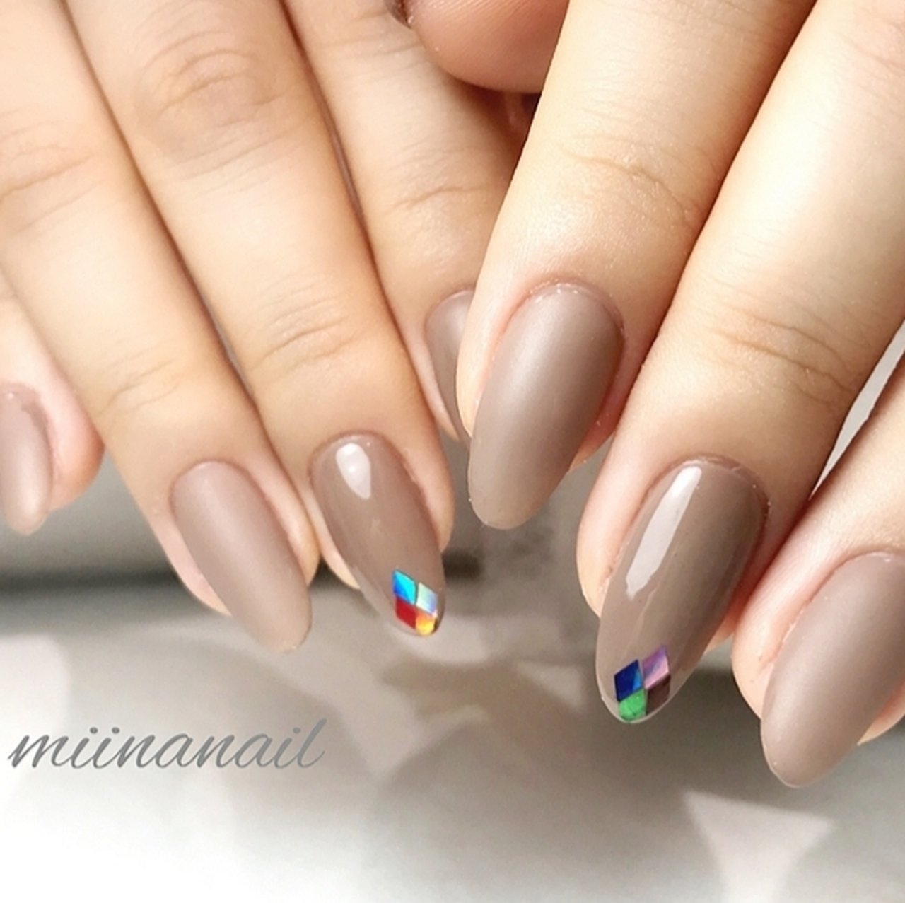 オールシーズン ハンド ホログラム マット ブラウン Miinanailのネイルデザイン No ネイルブック