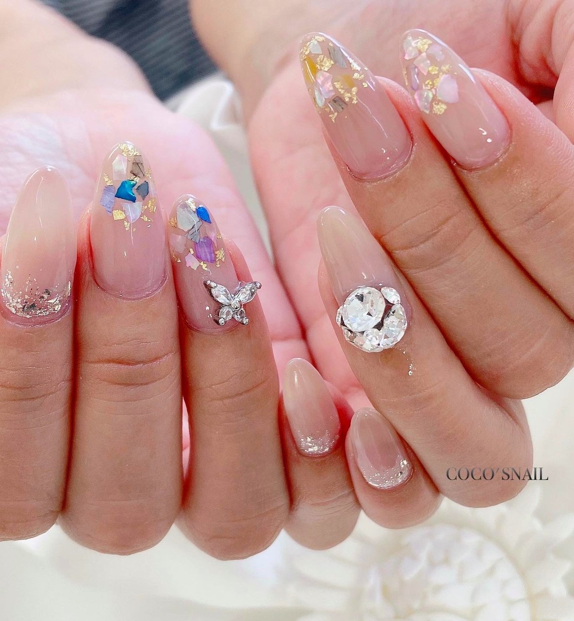 夏 ハンド ビジュー シェル キラキラ Coco S Nailのネイルデザイン No ネイルブック