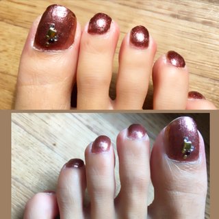 rust color lame nail mio #錆色 #ボルドー #茶色 #ラメ （3coins）をベースカラーに塗る
親指に#スタッツ #ネイルパーツ シール を貼って完成
#ワンカラー #簡単 #マニキュア #フット #夏 #秋 #秋カラー #nail #nails #フットネイル #オールシーズン #シンプル #ミディアム #セルフネイル #オトナネイル #プチプラネイル #プチプラ #ビジュー #夏 #秋 #オールシーズン #パーティー #フット #シンプル #ビジュー #ラメ #ワンカラー #ミディアム #ラウンド #ボルドー #ブラウン #マニキュア #セルフネイル #10305 #ネイルブック