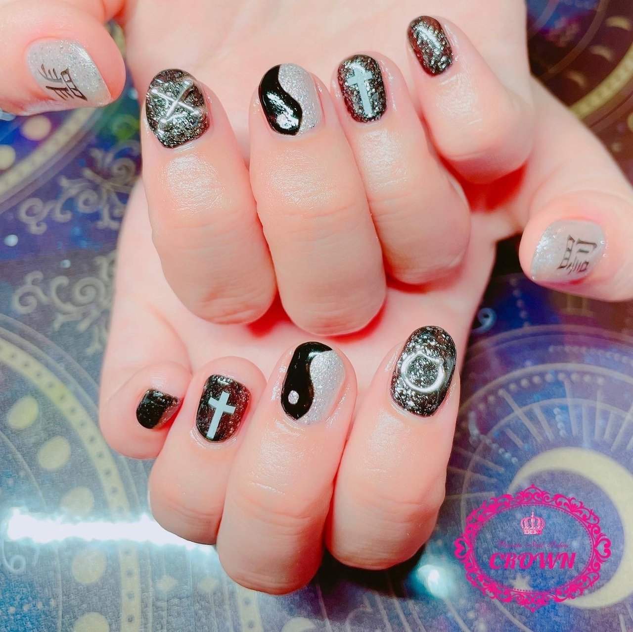 オールシーズン ライブ ハンド ラメ 痛ネイル Crown Nail Kikugawaのネイルデザイン No ネイルブック