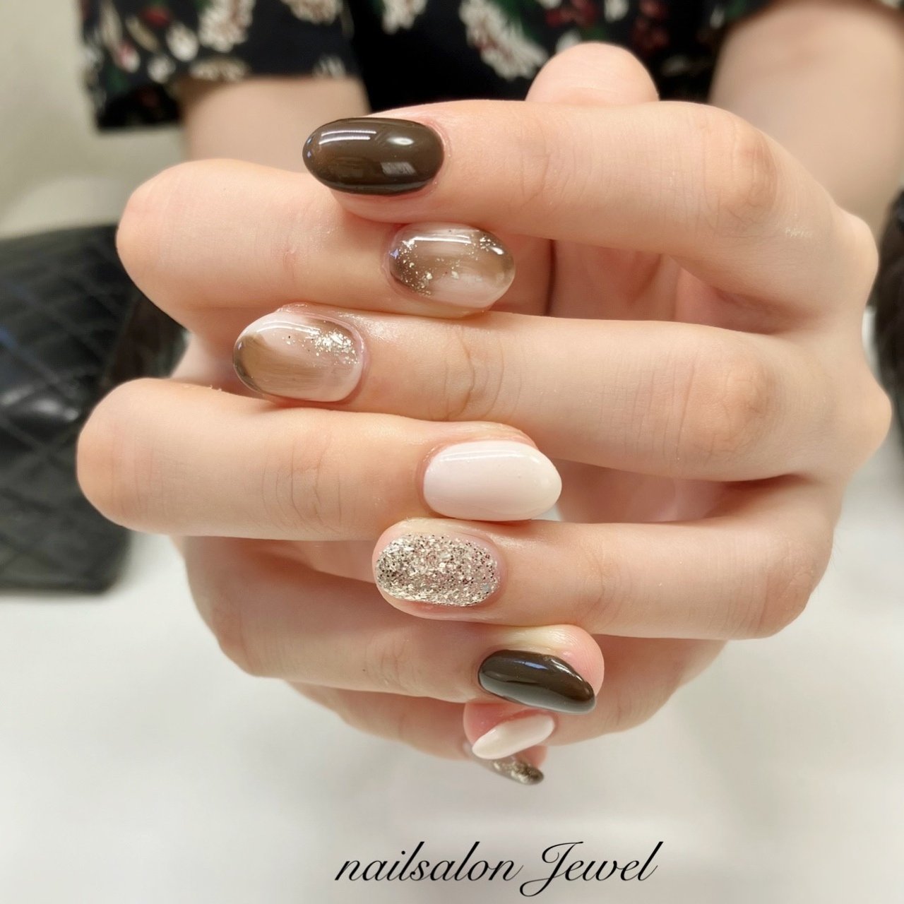 秋 ハンド ショート ラウンド ホワイト Nailsalon Jewelのネイルデザイン No ネイルブック