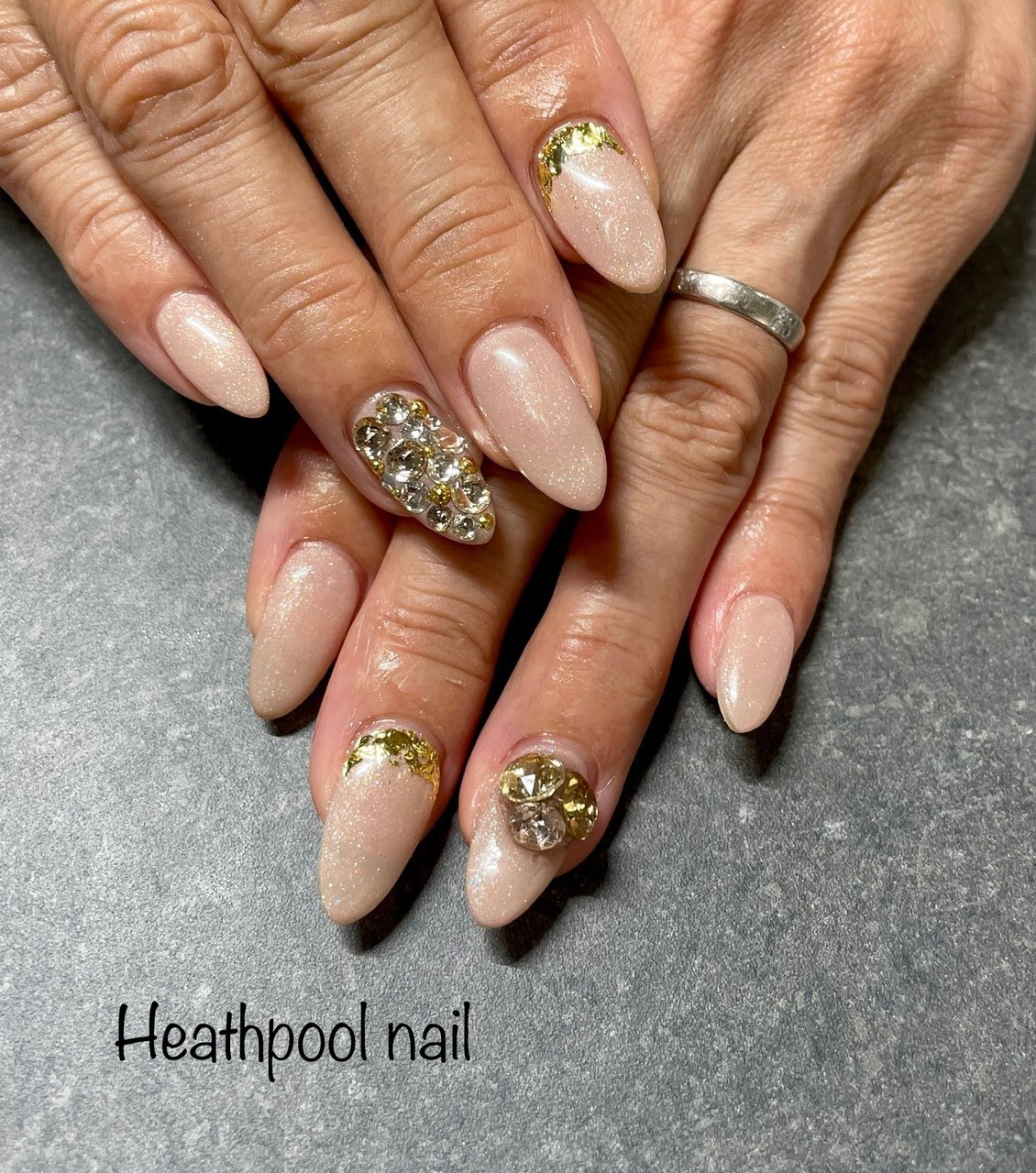 ハンド シンプル ビジュー ベージュ ジェルネイル Heathpoolnailのネイルデザイン No ネイルブック