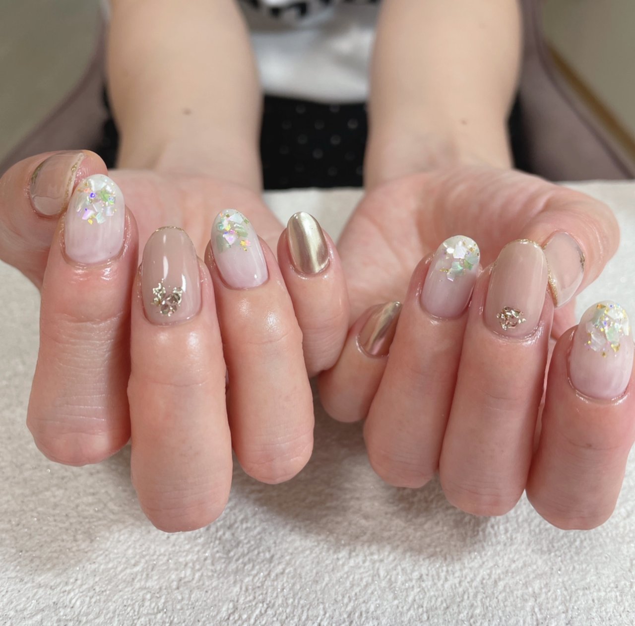 夏 オールシーズン ハンド ラメ シェル さいたま市プライベートサロンc Nailのネイルデザイン No ネイルブック