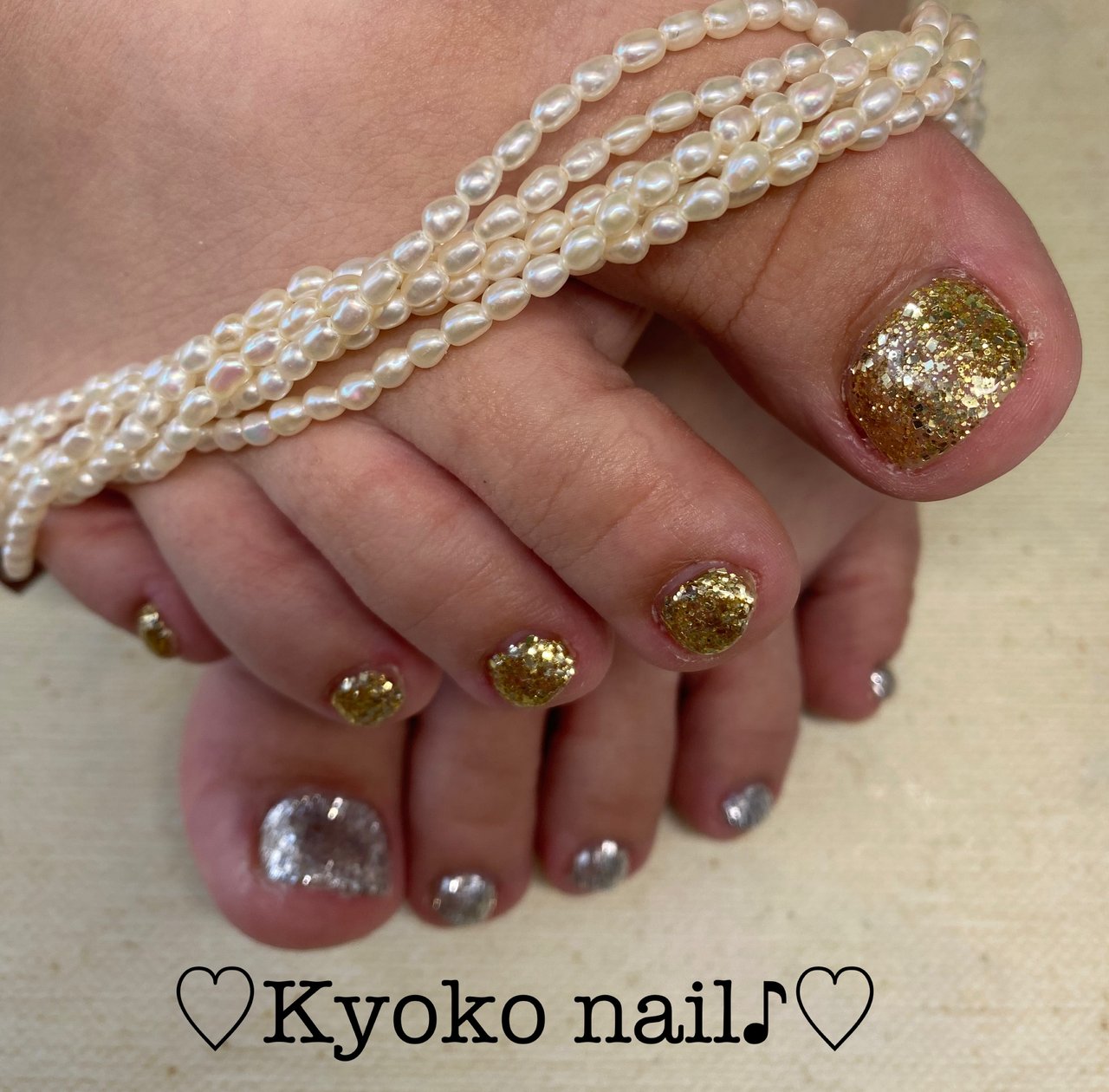 オールシーズン フット ラメ ワンカラー ゴールド Kyoko Nailのネイルデザイン No ネイルブック