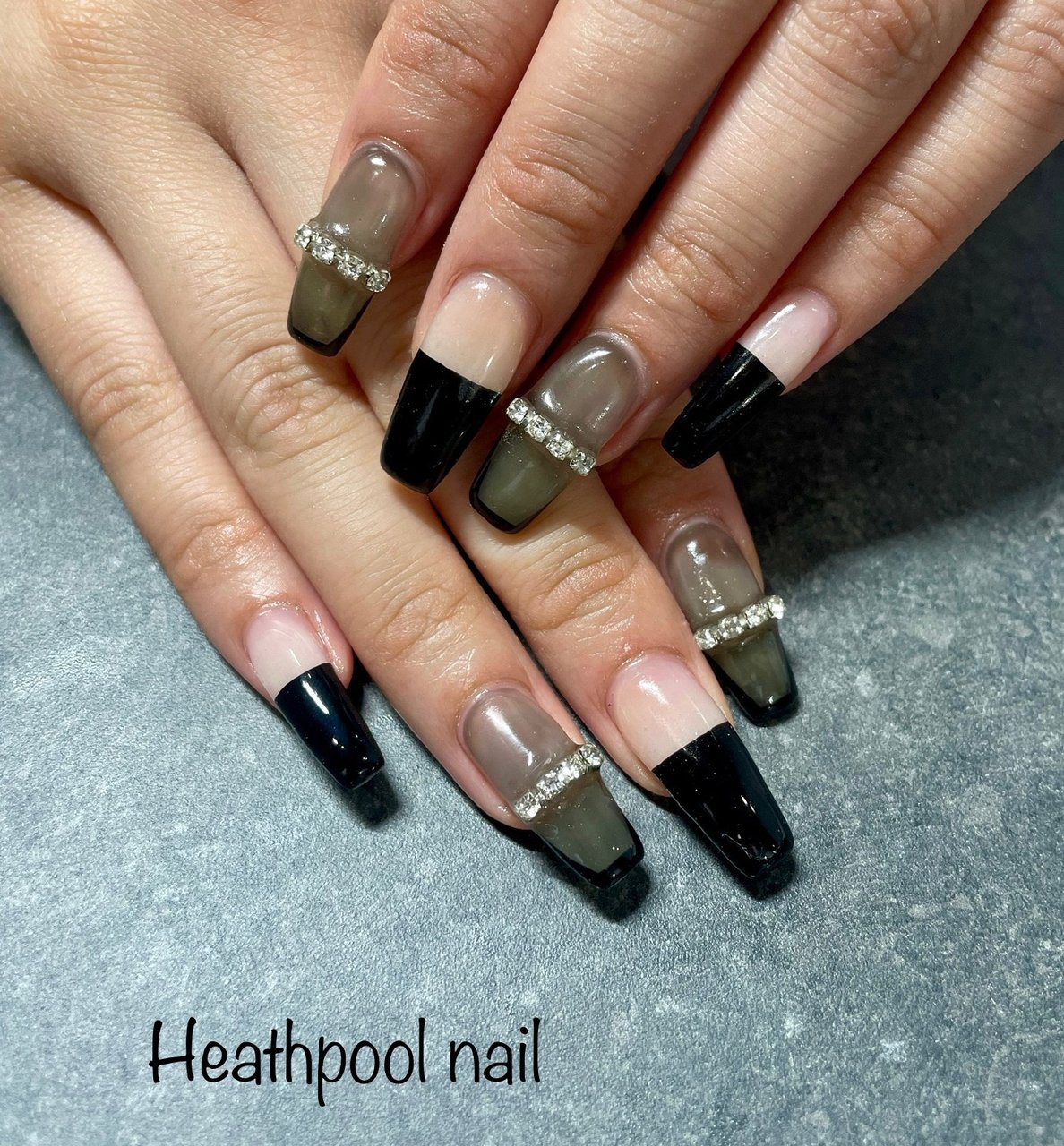 ハンド 変形フレンチ シースルー チェーン バイカラー Heathpoolnailのネイルデザイン No ネイルブック