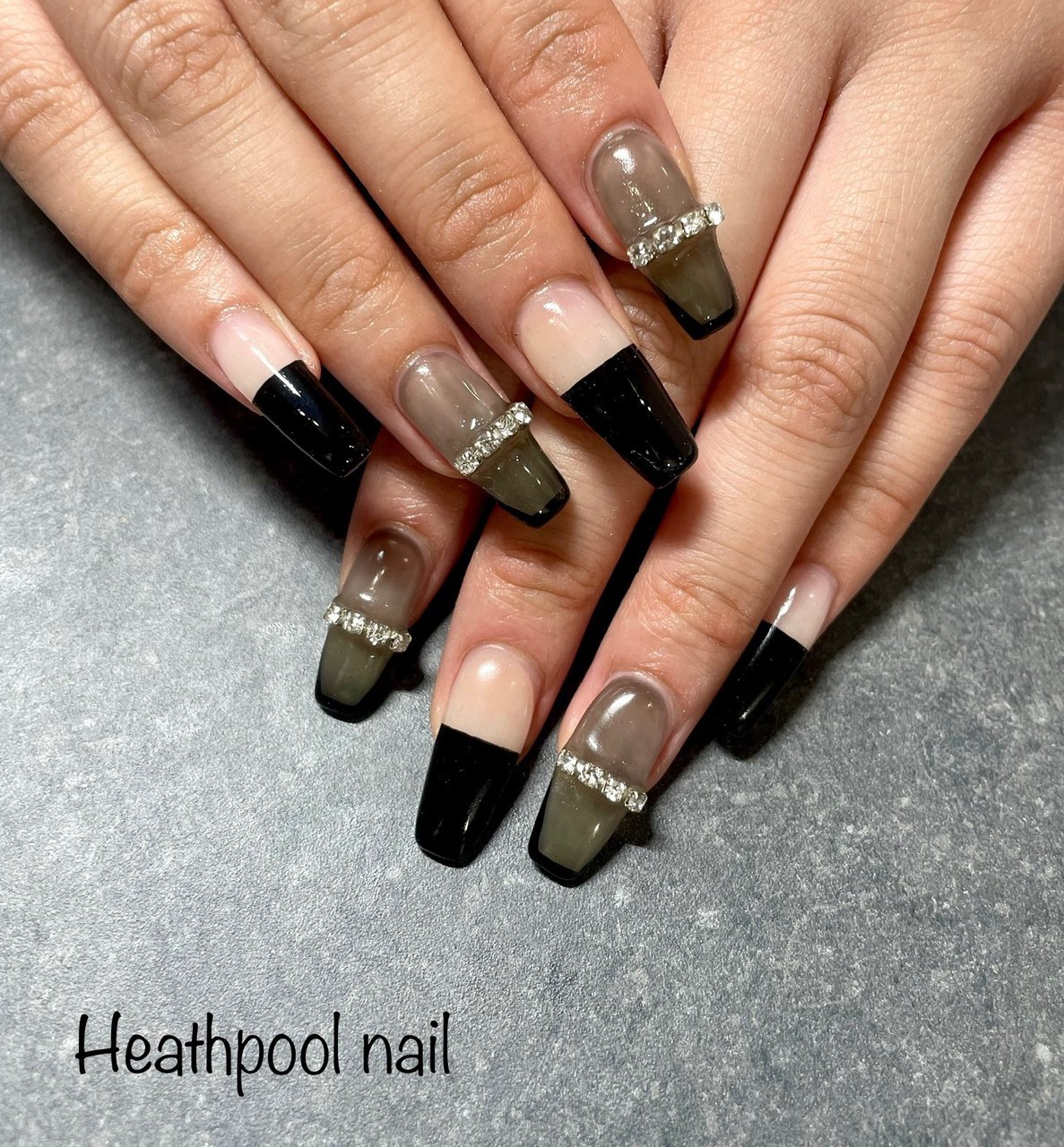 ハンド 変形フレンチ シースルー チェーン バイカラー Heathpoolnailのネイルデザイン No ネイルブック