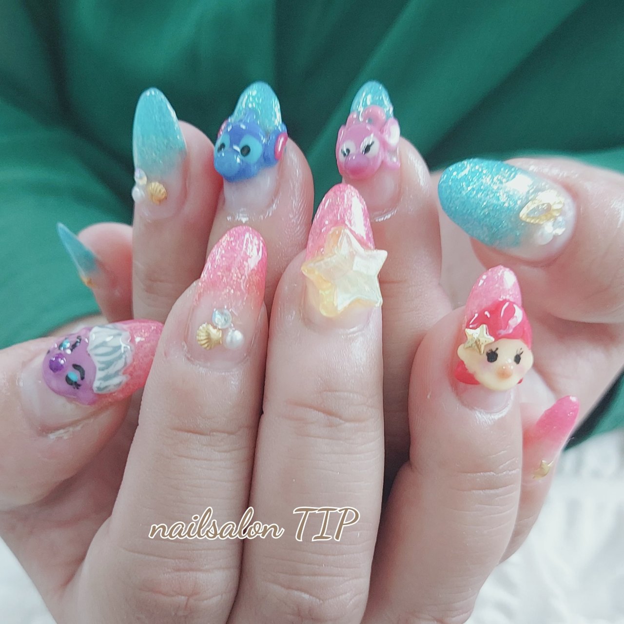 夏 オールシーズン ハンド ラメ 痛ネイル Nailsalontipのネイルデザイン No ネイルブック