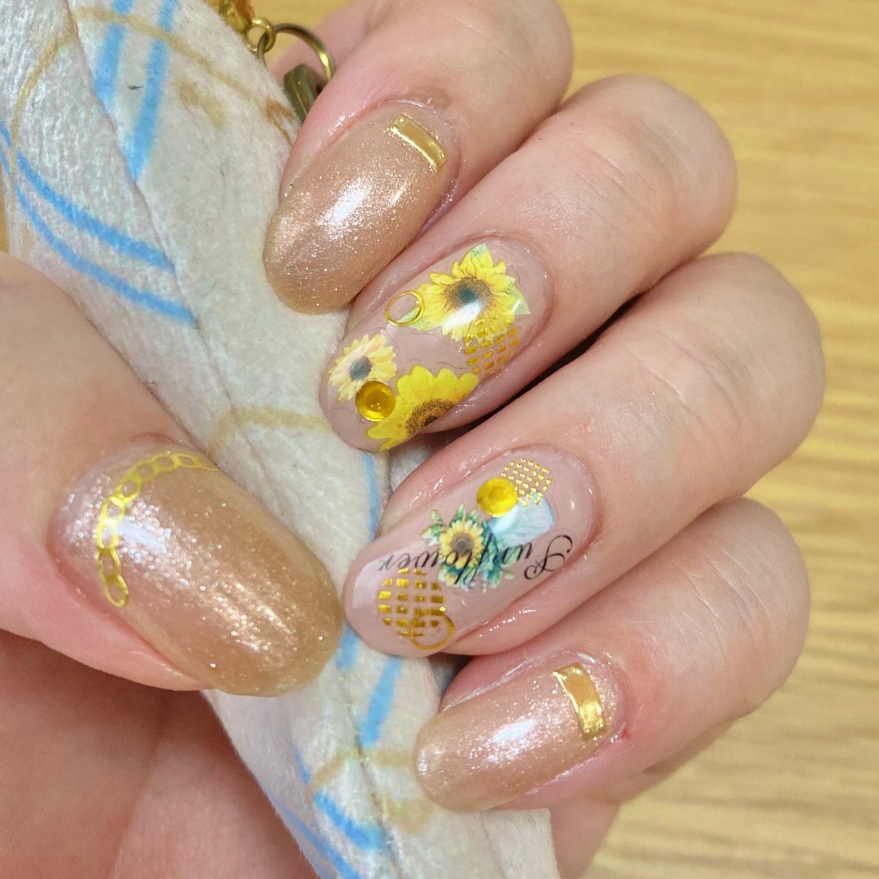 夏 ハンド ひまわり ベージュ マニキュア Namiyutterのネイルデザイン No ネイルブック