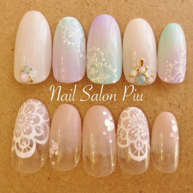 レースネイル♡ #グラデーション #デート #オールシーズン #春 #グレージュ #パステル #ブライダル #レース #ジェルネイル #ハンド #ミディアム #チップ #Piu #ネイルブック