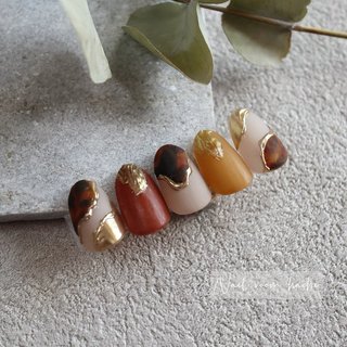 ニュアンスべっ甲ネイル ・
 #べっ甲ネイル 
 #べっ甲ネイルデザイン 
 #べっ甲 
 #ニュアンスネイル 
 #マットネイル

#ネイル #ネイルアート #ネイルサロン #nails #nailstagram #nailart #nail #自宅ネイルサロン #横浜自宅ネイルサロン #横浜ネイルサロン #handpainted #アートし放題 #美甲 #秋 #冬 #ハンド #ニュアンス #べっ甲 #ミディアム #オーバル #ベージュ #イエロー #ゴールド #ジェルネイル #ネイルチップ #Nail room hachi #ネイルブック