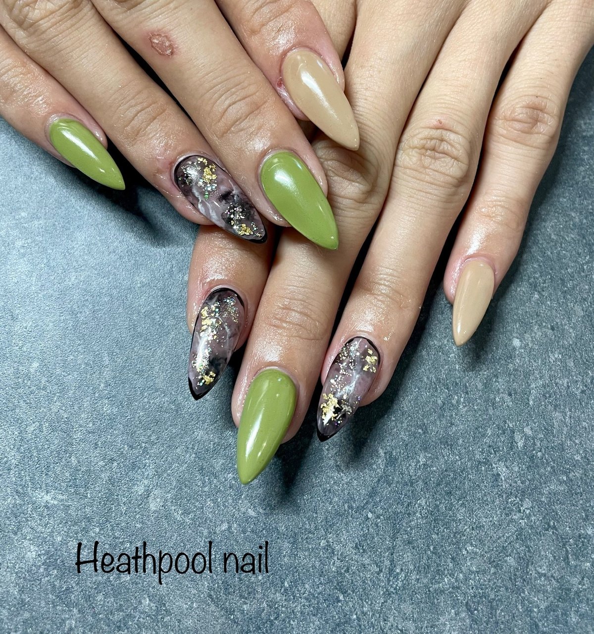 ハンド シンプル ラメ 大理石 ベージュ Heathpoolnailのネイルデザイン No ネイルブック