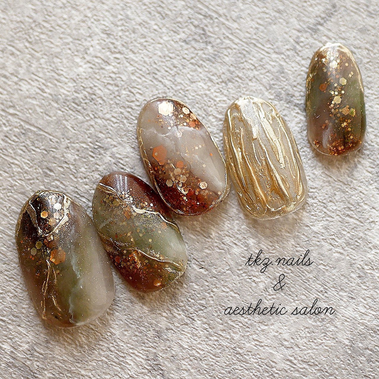 秋 冬 ハンド 天然石 ミディアム Tkz Nailsのネイルデザイン No ネイルブック