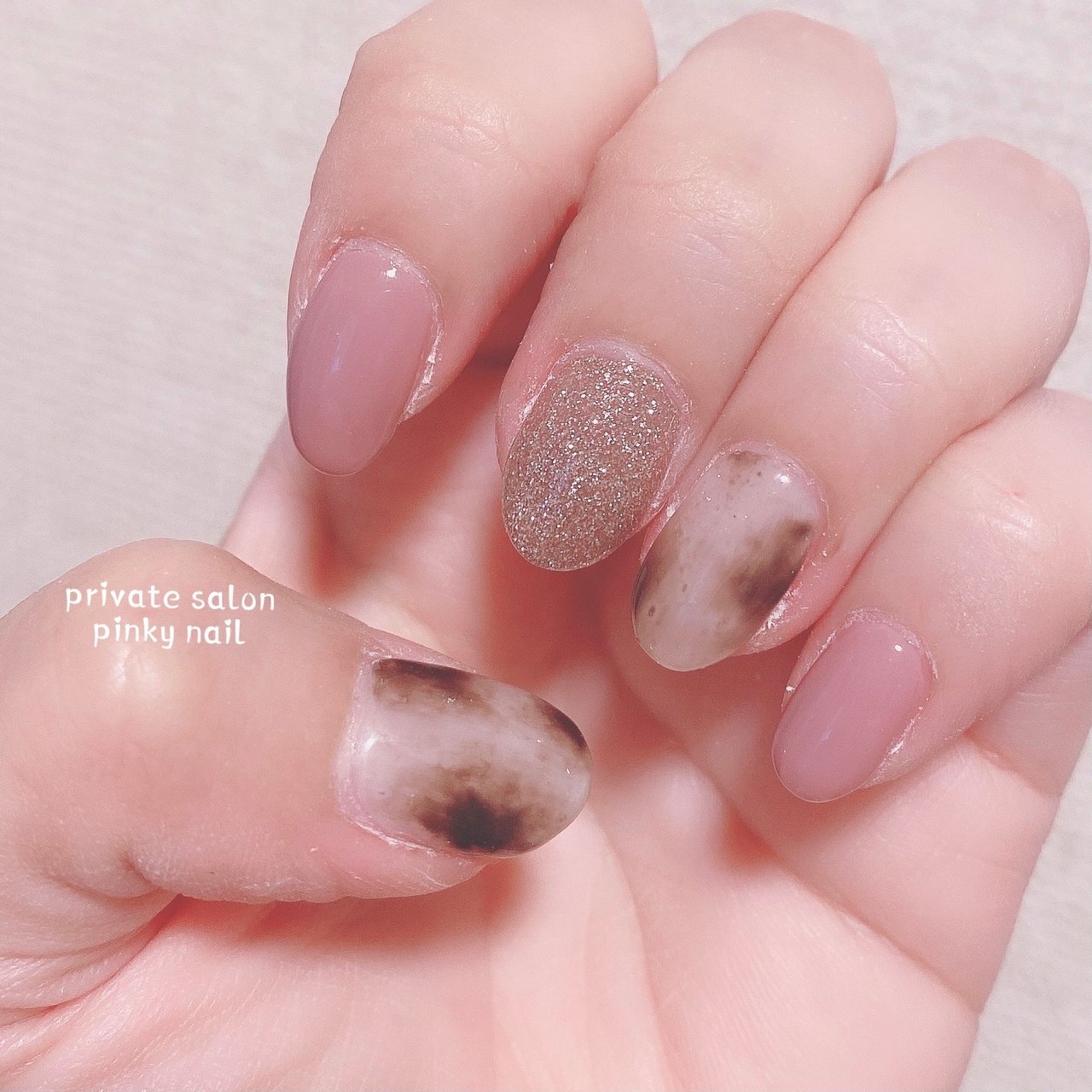 秋 ハンド べっ甲 ホワイト ピンク Pinky Nail ピンキーネイル のネイルデザイン No ネイルブック