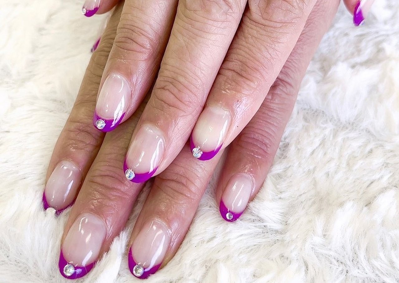 オールシーズン ハンド シンプル フレンチ ビジュー Nail Spa Angieのネイルデザイン No ネイルブック