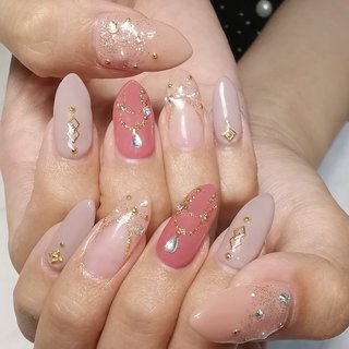 #お持ち込みデザインアレンジ #ネックレス風ネイル 
#フレンチネイル
#ラメグラデーションネイル 
#美爪ネイル 
#パラジェル
#アートし放題 
#秋ネイル #秋 #冬 #卒業式 #パーティー #ハンド #ビジュー #ラメ #プッチ #キラキラ #個性派 #ロング #ポイント #ピンク #グレージュ #スモーキー #ジェルネイル #お客様 #REVE #ネイルブック