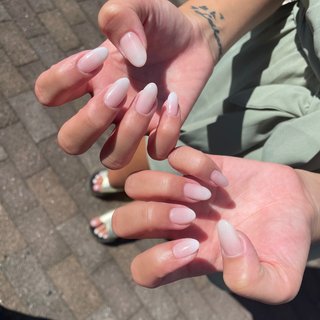 シンプル ピンク 白グラデーションのネイルデザイン ネイルブック