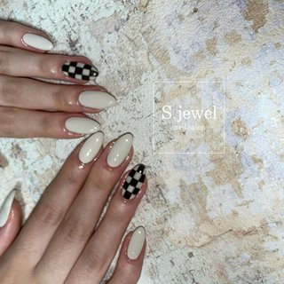 #市松模様#市松模様ネイル#チェックネイル#チェック#秋#秋ネイル#模様ネイル#アートネイル#白金 #白ネイル#アイボリー#アイボリーネイル#シンプルネイル#シンプル#ワンカラー#ワンカラーネイル#9月#9月ネイル#ワンポイントネイル#10月#10月ネイル#ワンポイント#ギンガムチェックネイル#ギンガムチェック#オリンピックネイル #ワンカラー #チェック #S.JEWEL #ネイルブック