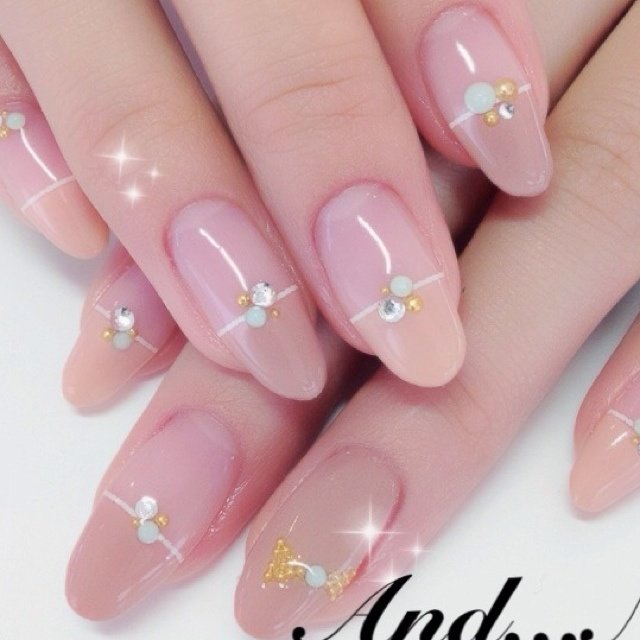 春 ハンド 変形フレンチ ベージュ ジェル 白川麻里 神戸アンドネイルのネイルデザイン No 1673 ネイルブック