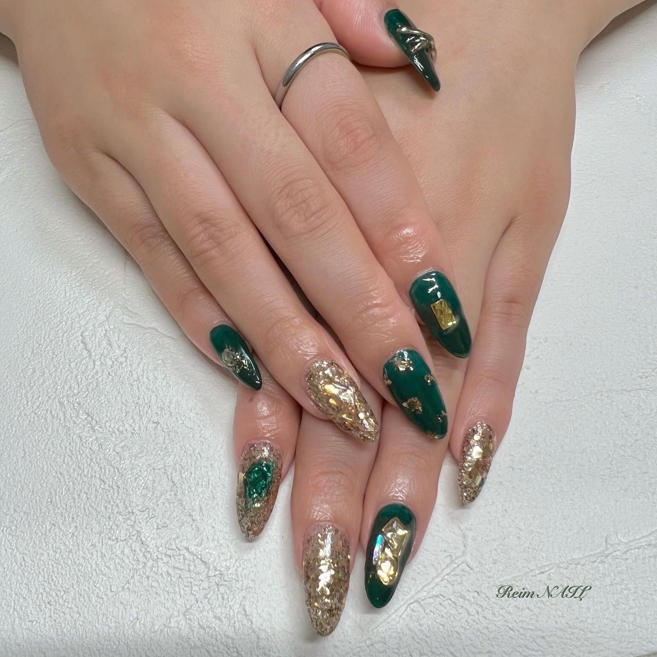 秋 冬 クリスマス ハンド ラメ Reimのネイルデザイン No ネイルブック