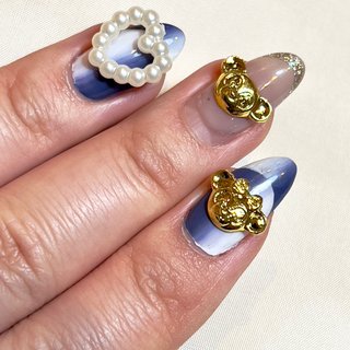 パーツがたくさんあるサロンのネイルデザイン｜ネイルブック