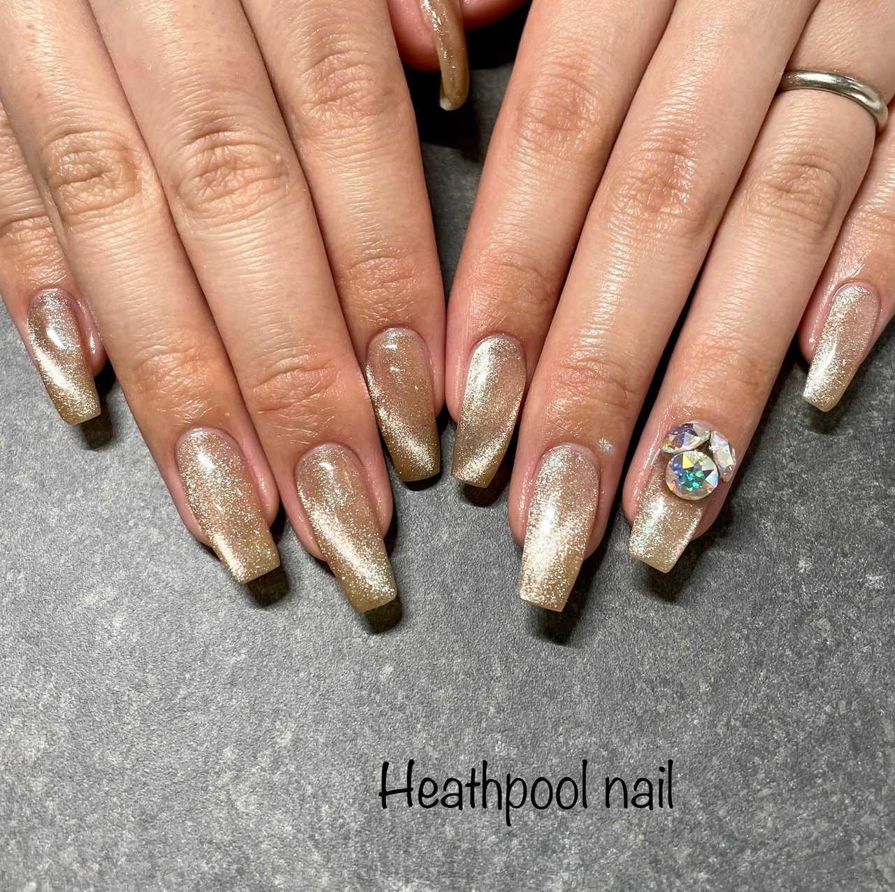 ベージュマグネットネイル ベージュベースの上品マグネットネイル | yuko_nail_chouetteの