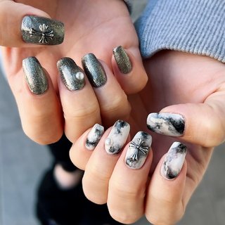 ブラックネイル☆ #ハンド #ハンドネイル #ハンドネイルデザイン #ハンドジェル #ハンドジェルネイル #ジェルネイル #ジェルネイルデザイン #ジェル #ジェルアート 
#黒マーブルネイル #黒マーブル #黒メタリック #メタリック #シルバー #シルバーネイル #シルバーラメ
#クロムネイル #クロムハーツネイル #クロムハーツネイルデザイン #クロムハーツ風ネイル #クロムハーツ #冬 #旅行 #ライブ #ハロウィン #ハンド #ラメ #タイダイ #大理石 #マーブル #個性派 #ミディアム #スクエアオフ #ホワイト #ブラック #シルバー #ジェルネイル #お客様 #xnxux #ネイルブック