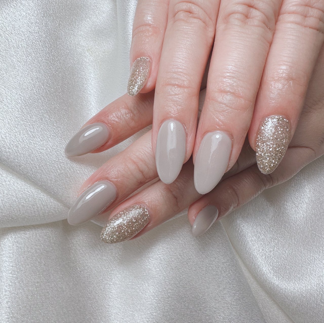 オールシーズン ハンド ミディアム グレー ゴールド Beautysalonk エステ ネイルのネイルデザイン No ネイルブック