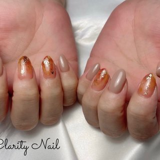 アート4本持ち込みデザインアレンジ💅✨ 
#ジェルネイル#ネイル#nail#シンプル#持ち込みアート#天王寺#阿倍野#プライベートサロン#ネイルサロン#秋冬ネイル#秋ネイル#冬ネイル#水彩アート#アートし放題#定額デザイン#シンプル#ニュアンス#ニュアンスネイル#ちゅるんネイル#オフィスネイル#フィルイン一層残し#フィルイン#フットネイル#foot#hand#spring#summer#autumn#winter#privatesalon #秋 #冬 #オールシーズン #ハンド #ワンカラー #ニュアンス #オレンジ #ブラウン #グレー #ジェルネイル #お客様 #Clarity Nail #ネイルブック