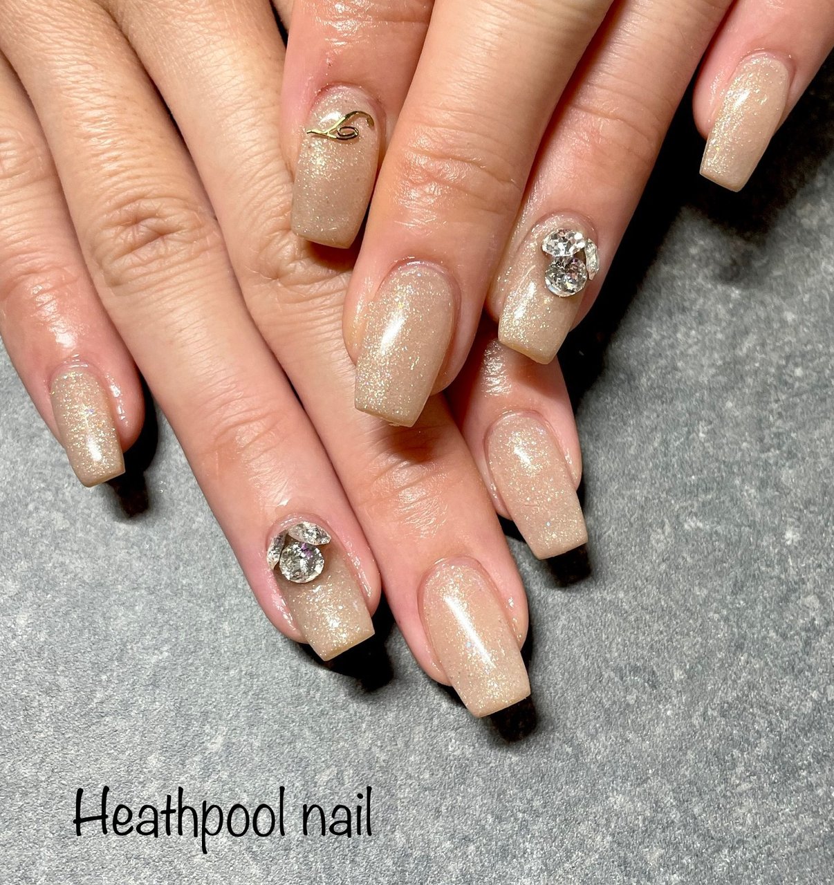 ハンド シンプル ビジュー ベージュ ジェルネイル Heathpoolnailのネイルデザイン No ネイルブック