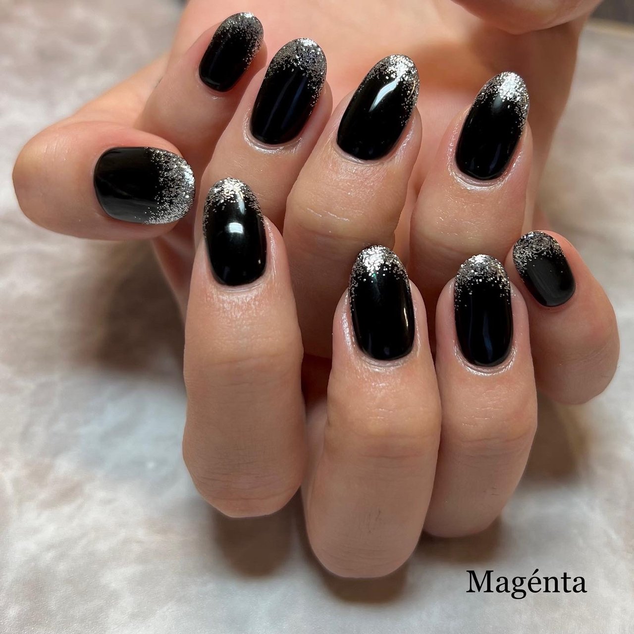 ブラック/シルバー/モノトーン - Magénta:Ayumiのネイルデザイン