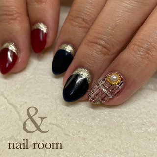 ツイードネイル💅 カラーは左右アシンメトリーで💄
ボルドー×ネイビーが
秋カラーで可愛いですね😍

デザインなども相談しながら
進めていきますので
気になる事は気にせずお聞きください😌💕

#福井ネイル#ネイルサロン福井#アートし放題#ジェルネイル#ジェリップ取り扱い店#美爪#艶々ワンカラー#綺麗のお手伝いさせてください#nailroomand#お爪のお悩み解決します#kokoist#フットネイル#デコラティブネイル#アイスネイル#ニュアンス#クリアフレンチ#マグネットジェル#マグネットネイル#韓流ネイル#蝶々ネイル.＃氷ネイル#クリアフレンチ #シェルネイル #ニュアンスネイル#ファイヤーネイル#ぶどうネイル#ウェディングネイルアート#ワンホンネイル＃中国ネイル#夏ネイル＃オンブレネイル #秋 #冬 #オールシーズン #旅行 #ハンド #フレンチ #変形フレンチ #ツイード #ミディアム #オーバル #ネイビー #ボルドー #アースカラー #ジェルネイル #お客様 #nailroom ＆ #ネイルブック