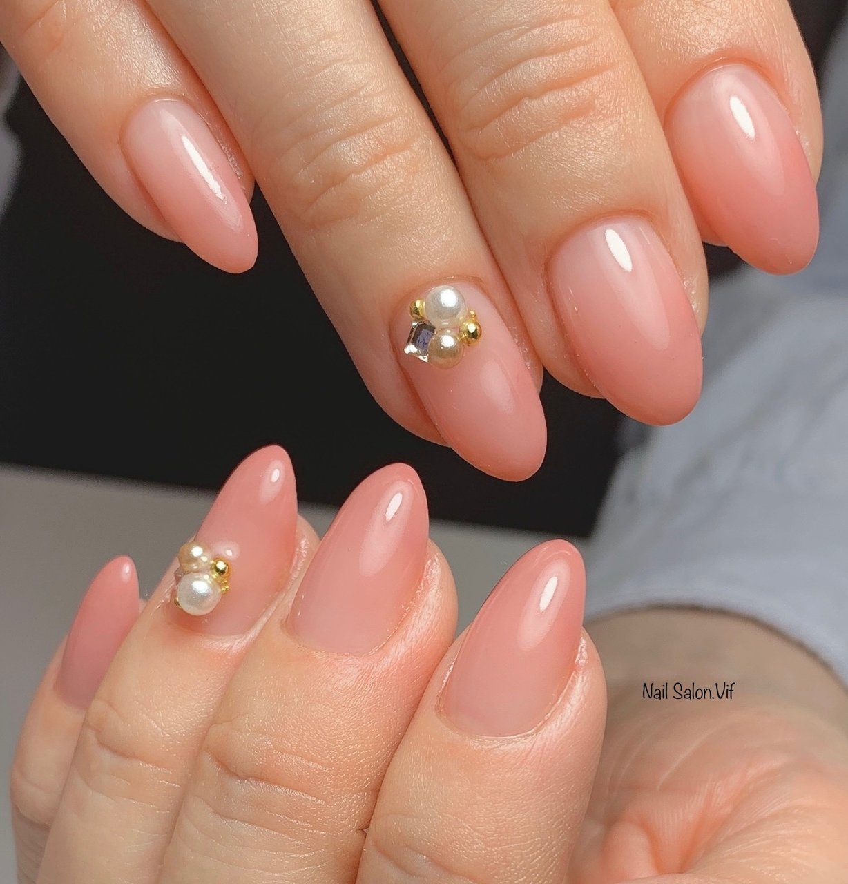 オールシーズン ハンド シンプル グラデーション ビジュー Nailsalon Vifのネイルデザイン No ネイルブック