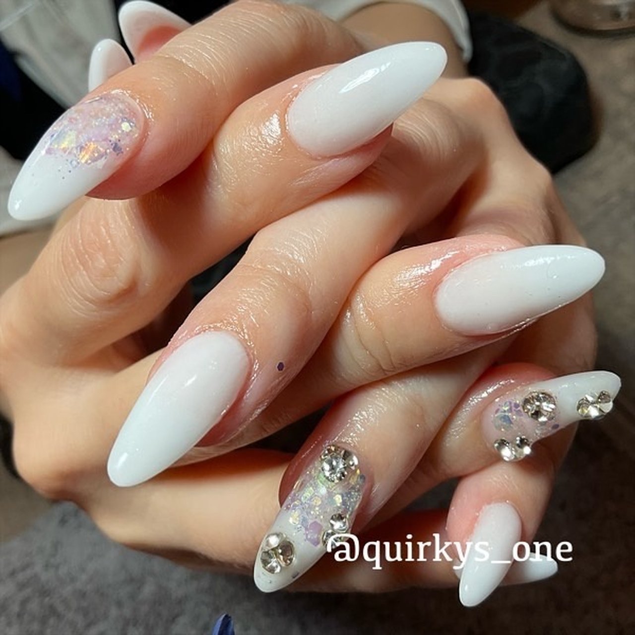 冬 ハンド シンプル ビジュー ワンカラー Quirky S Nailｰクワーキーズネイルｰのネイルデザイン No ネイルブック