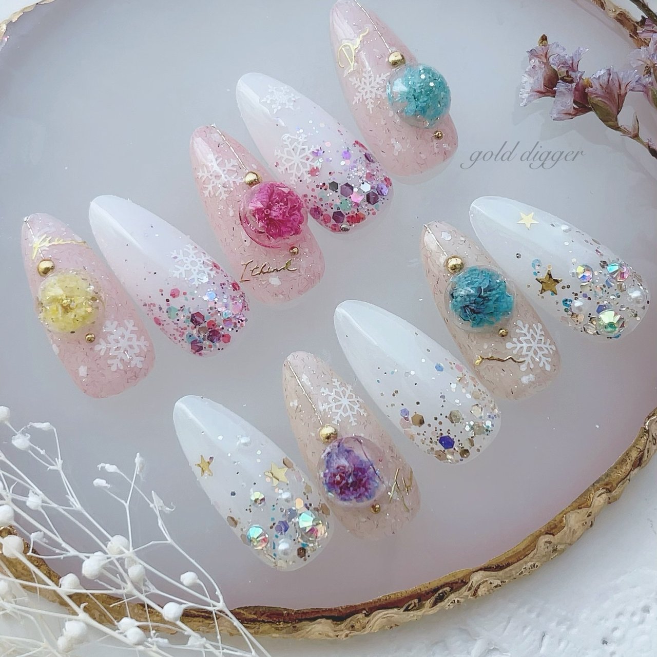 冬 クリスマス ハンド 雪の結晶 ホワイト Nail Salon Golddiggerのネイルデザイン No ネイルブック